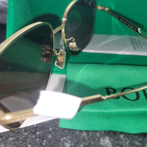 BOTTEGA VENETA Sunglasses NWT unisex Gold Aviator Sytle - Picture 2 of 6
